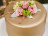 a one tier copper wedding cake topped with catchy fresh blooms is a very chic idea