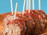 a sliced meat loaf with tomato sauce is a delicious idea for fall or winter weddings, it’s hearty and tasty