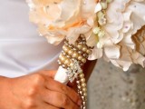 a pearl necklace wrap with a brooch – take a vintage necklace of your relative to add a personal touch to the bouquet