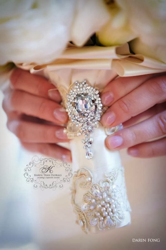 A glam wrap with vintage rhinestone brooches and neutral embroidery is a refined and chic idea