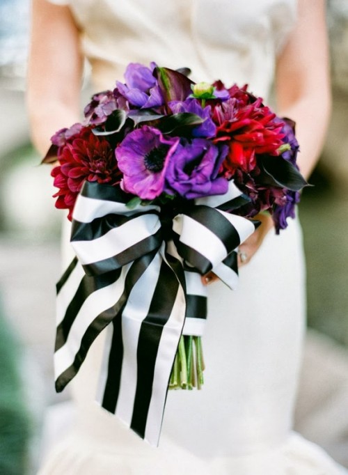 a black and white ribbon bouquet wrap is a gorgeous idea for a bold and cool wedding bouquet