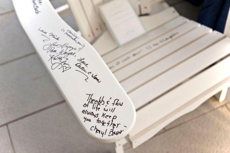 A garden chair can be signed by everyone who comes and you may palce it in your outdoor space later and read everything while sitting