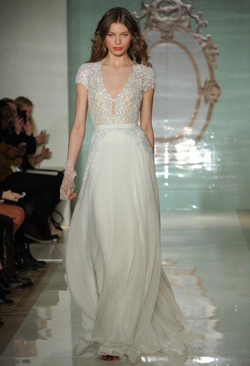 an A-line wedding dress with a lace bodice and short sleeves, a plain skirt with a train looks modern and fresh