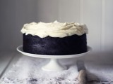 a midnight blue wedding cake with cream on top to highlight your wedding color scheme