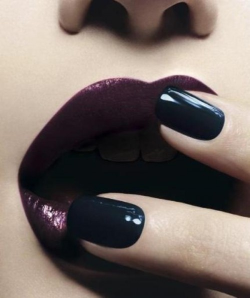 midnight lue wedding nails will make you look more dramatic