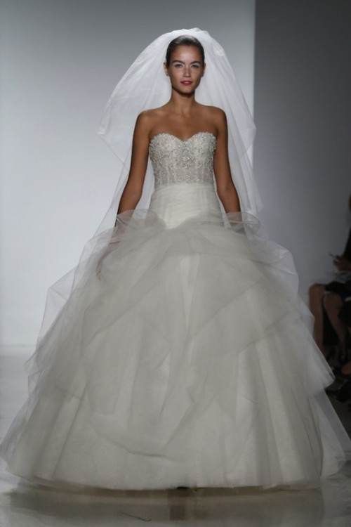 a formal refined princess wedding dress with an embellished sweetheart neckline bodice, a full layered tulle skirt and a veil is super bold and catchy