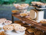 berry and fruit home pies are amazing for every homey wedding in any season, they can be also DIYed