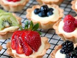mini cups with custard and strawberries, blackberries and kiwi slices are gorgeous summer wedding desserts