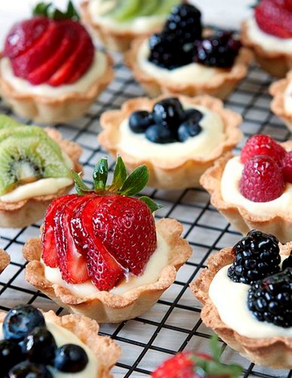 Mini cups with custard and strawberries, blackberries and kiwi slices are gorgeous summer wedding desserts