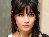 a long and wavy half updo with bangs ad a bump is a chic idea for long or medium length hair