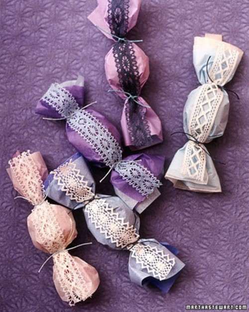 pretty wedding favors - candies packed in bright fabric and with lace touches are amazing for a vintage wedding