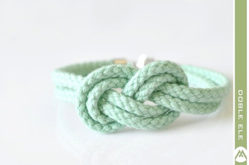 A mint rope knot bracelet can be worn at a seaside or coastal wedding