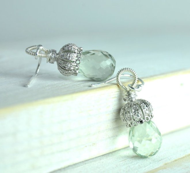 Mint and silver earrings with a veyr quirky and creative design look chic and romantic