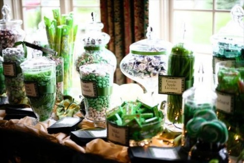 a fully emerald candy table is a bold idea for a wedding, and it adds color