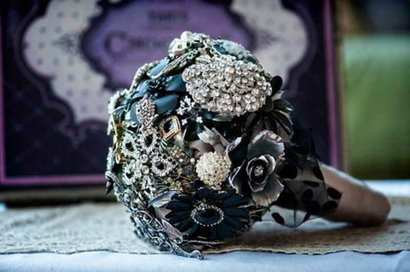 A chic and sparkly wedding bouquet of vintage brooches and ribbons is a very eye catchy idea