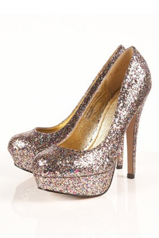 Rose gold glitter platform wedding shoes with high heels are a lovely accent for a bride