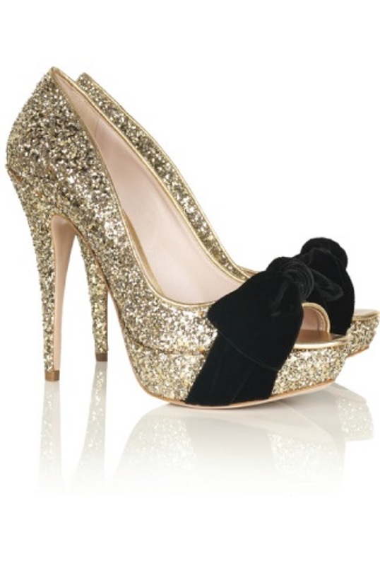 Gold glitter platform peep toe shoes with black velvet bows are lovely for a glam bride