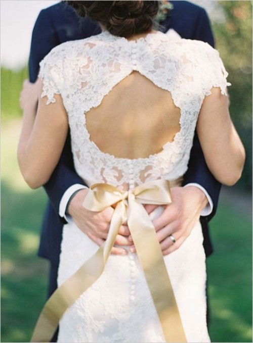 a lace keyhole back with a tan silk ribbon bow on the waist is a cool and refined option to try