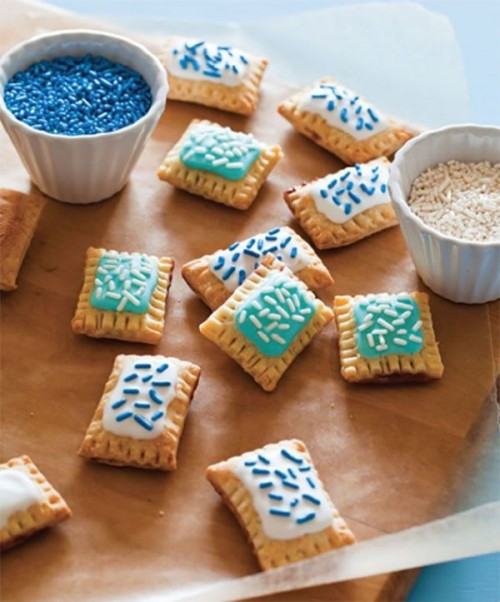 sprinkled mini pies with some delicious fillings and decor in the colors of your wedding