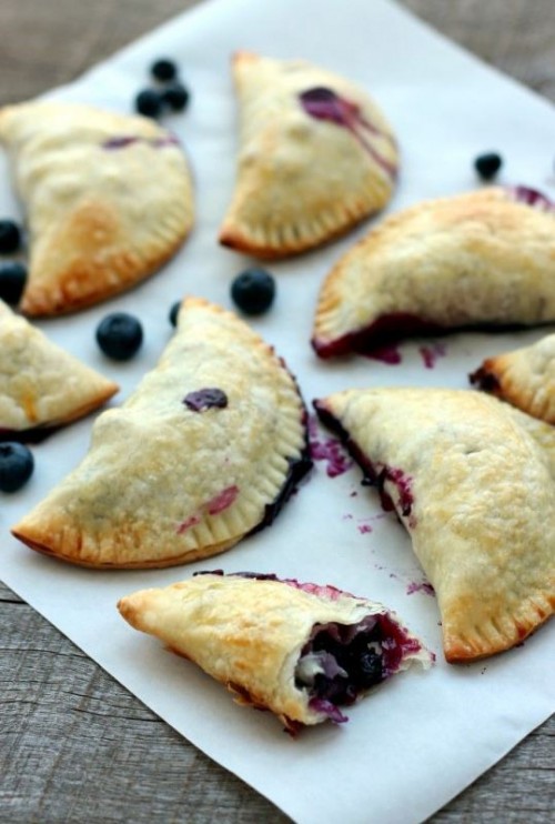 fresh berry mini pies are a timeless idea to rock at a wedding, they will bring much coziness