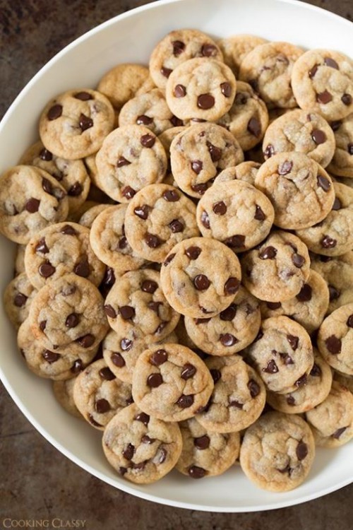 chocolate chip cookies can be DIYed and are always a good idea for almost every guest