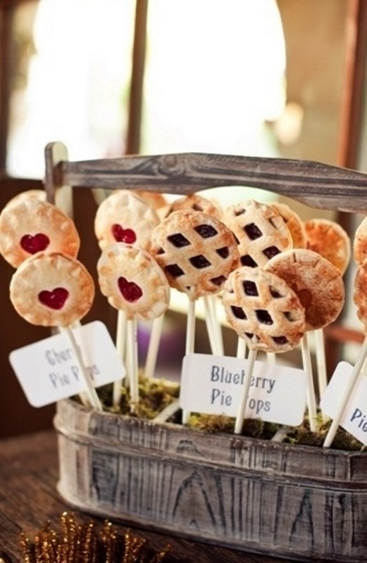 Mini fruit and berry pies on sticks are a very creative idea to serve them