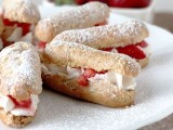 delicious mini sandwiches with whipped cream and strawberries, such a combo always works