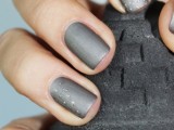 a grey manicure with shiny touches is a cool option for both brides and bridesmaids
