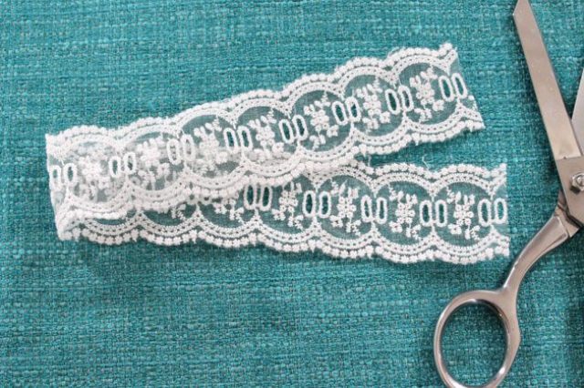 Picture Of Adorable DIY Lace Bridal Garter 3