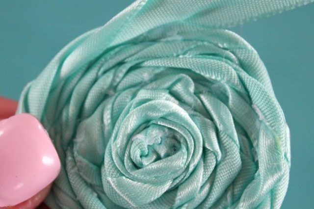 Adorable DIY Lace Bridal Garter 9