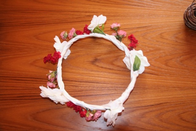 Picture Of Bohemian DIY Flower Crown For Charming Brides 4