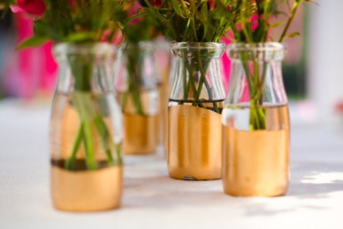 Chic DIY Gold Painted Vases For A Wedding Centerpiece