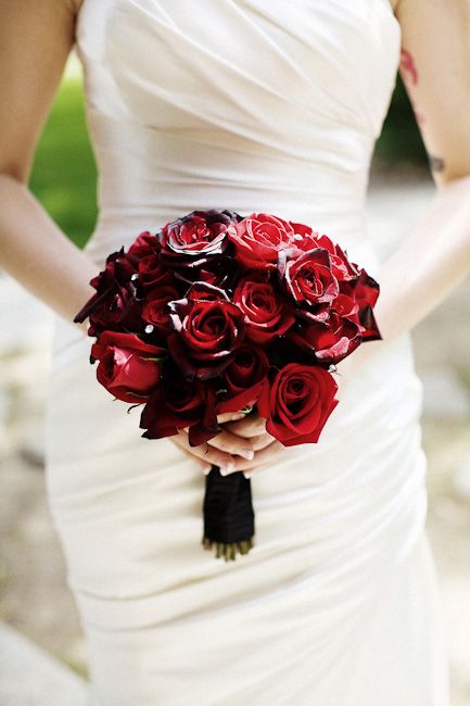 a red rose wedding bouquet is a traditional and stylish idea for Christmas, it always works