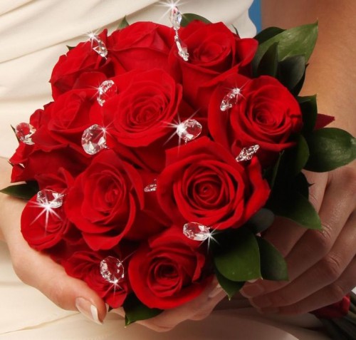 a red rose wedding bouquet with rhinestones is a great idea for Christmas, it will shine all over