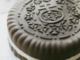 a giant OREO cake is a lovely idea of a groom’s cake, it looks awesome and is amazing for a person with a sweet tooth