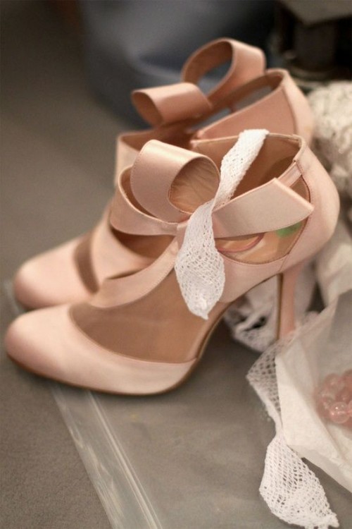 blush cutout high heels with large bows on the sides are nice for every bride who loves neutrals and a girlish touch