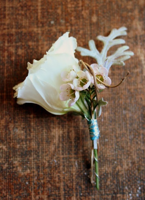 a white winter boutonniere of a rose, little blooms and pale leaves is a stylish and beautiful idea for a winter groom