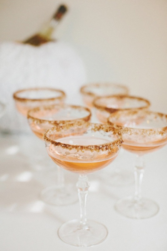 Amber cocktails in glasses with a gold leaf edge are perfect signature drinks for a fall wedding