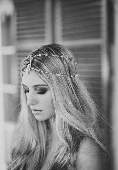 a chain and rhinestone multi-layer headpiece is a cool boho idea with a Moroccan feel