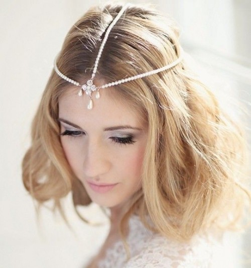 a romantic boho chic headpiece with pearls and rhinestones is a very cool idea with a touch of romance