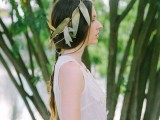 an all-natural fresh leaf headpiece is a cool idea for a nature-loving boho bride