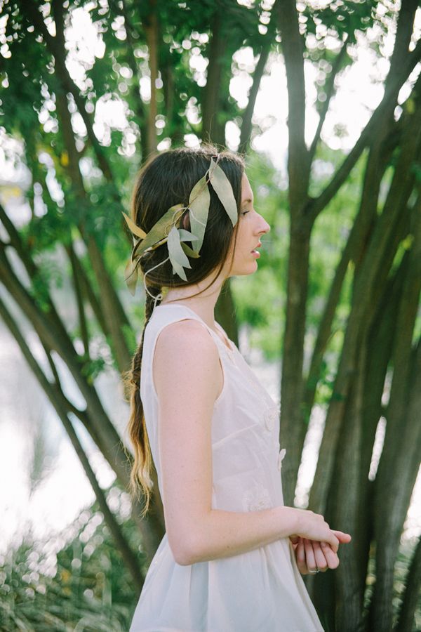 An all natural fresh leaf headpiece is a cool idea for a nature loving boho bride
