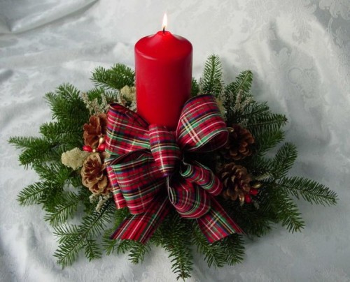 a cozy Christmas wedding centerpiece of fir, plaid bows and a red candle is easy to make and looks holiday-like
