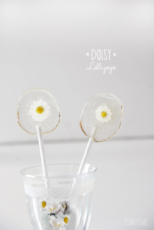 daisy lollipops (via intimateweddings)
