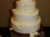 a white fall wedding cake decorated with neutral sugar leaves is a very stylish and non-typical idea for a fall wedding