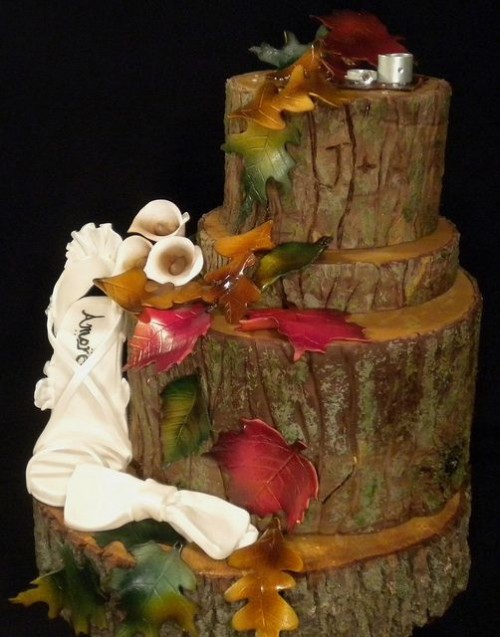 a tree stump wedding cake decorated with sugar leaves and blooms is a very cool idea for a rustic wedding