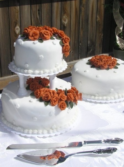 white patterned wedding cakes decorated with lush sugar blooms in rust for a fall feel