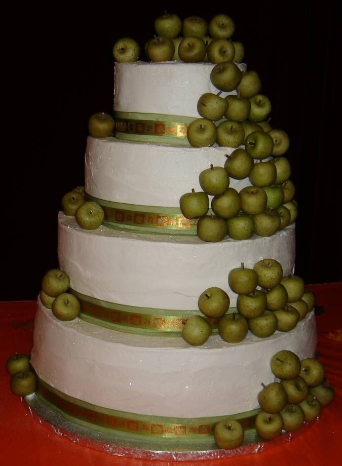 A large fall wedding cake decorated with small green apples feels and looks really fall like