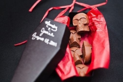 a coffin box with chocolate skulls is a cool Halloween wedding favor that you can pack for anyone