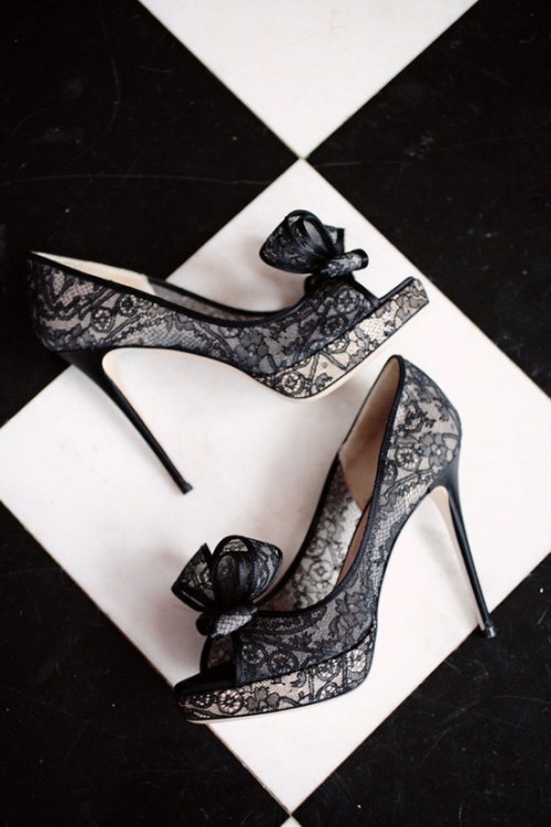 black lace wedding shoes with bows are a flirty and playful idea